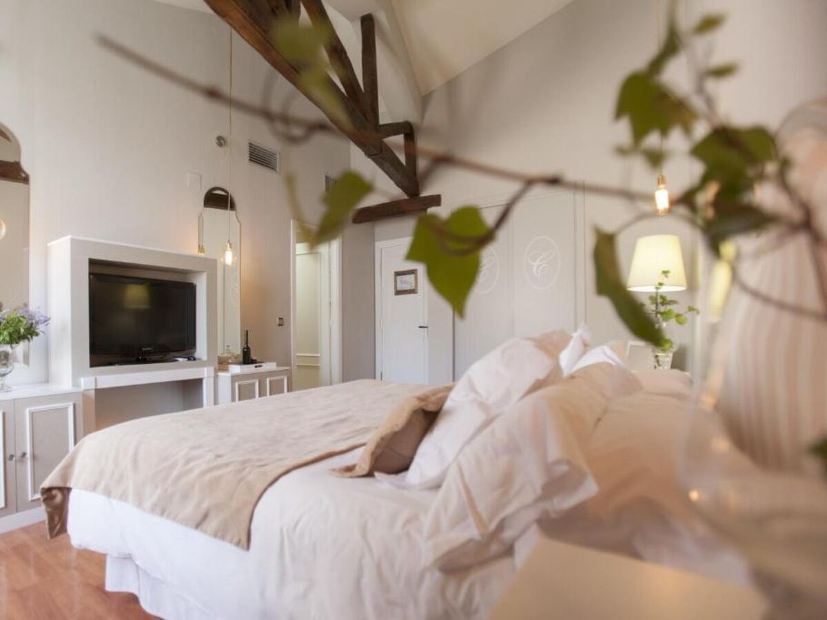 Quarto casal superior, vista para a piscina