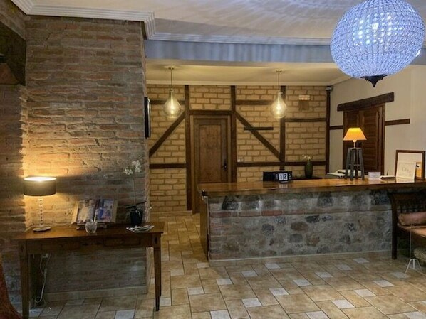 Lobby - Hospedium Hotel Ruta Imperial (Jarandilla de la Vera)