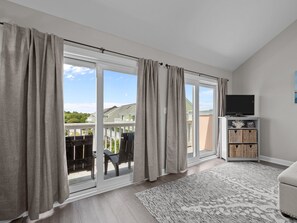 TV - Studio Getaway with Balcony & Pool in Pebble Beach (Emerald Isle)