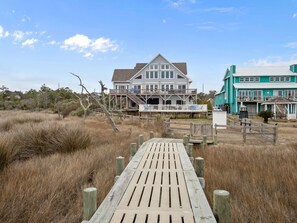 Terrace/patio - Egret's Edge - Waterfront with a Pool (Emerald Isle)