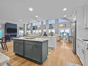 Fridge, microwave, oven, stovetop - Egret's Edge - Waterfront with a Pool (Emerald Isle)
