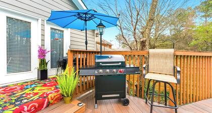 Cozy Poolhouse Retreat, Private and pet friendly in Lawrenceville