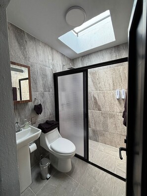 Bathroom - Casa FRALO Hotel. (Atotonilco el Alto)