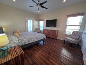 WiFi, bed sheets - Gulf Views, Pet Friendly, and Steps to the Beach! (Surfside Beach)