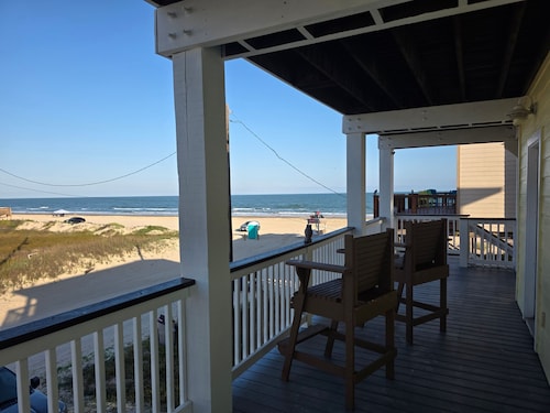 Gulf Views, Pet Friendly, and Steps to the Beach!