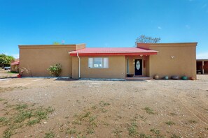 Exterior - Desert Hacienda - Luxury Estate, Central Location (Española)