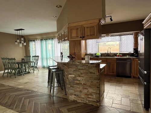 Desert Hacienda - Luxury Estate, Central Location