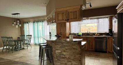 Desert Hacienda - Luxury Estate, Central Location