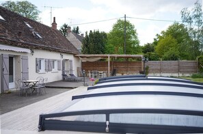 Outdoor dining - Stone Longère in the Heart of the Loire Castles (Rilly-sur-Loire)
