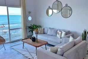 Apartment, 2 Schlafzimmer, Balkon, Meerblick | Wohnzimmer