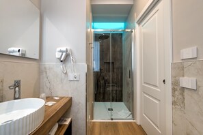 Hair dryer, towels - GH Villa Poerio   Quadruple Room with Bath (ROMA)