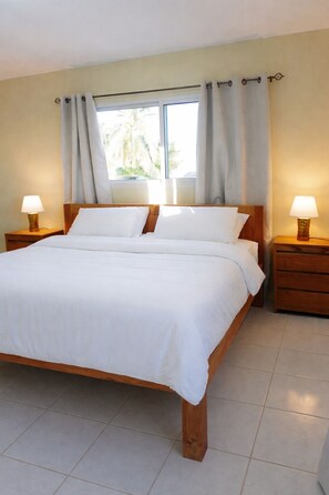 4 habitaciones, tabla de planchar con plancha, wifi y ropa de cama 
