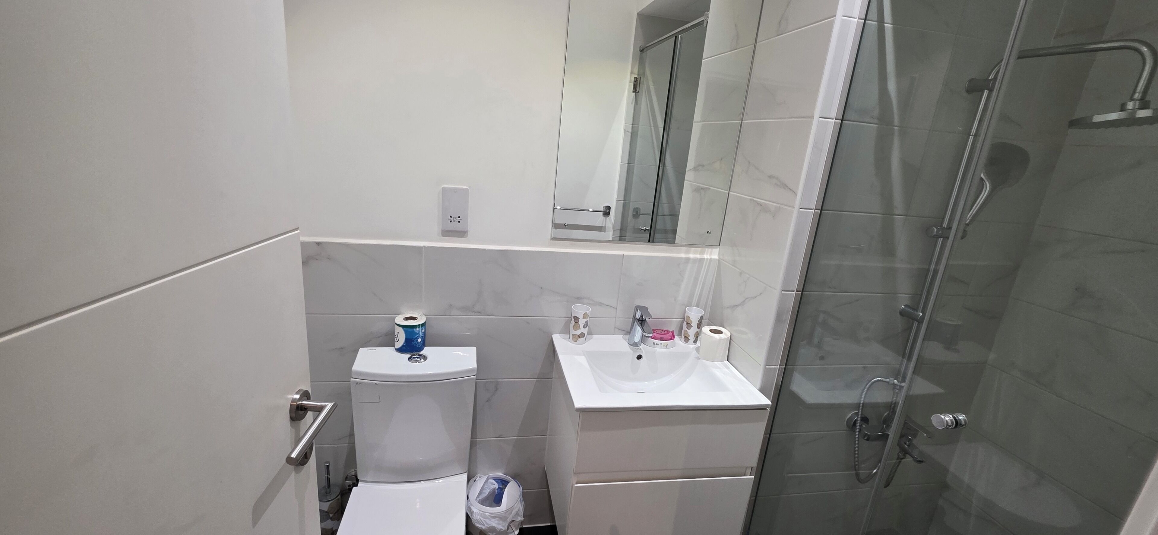 Deluxe Apartment, Balcony | Bathroom | Free toiletries, slippers, towels, soap