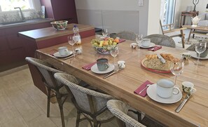 Dining - VILLA LE SUD - 2 houses, air conditioning, swimming pool, walking distance to beach and center. (Biscarrosse)