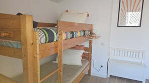 Iron/ironing board, WiFi - VILLA LE SUD - 2 houses, air conditioning, swimming pool, walking distance to beach and center. (Biscarrosse)