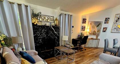 Spacious 6-bedroom Dorm Room lodge with AC in charming Los Angeles