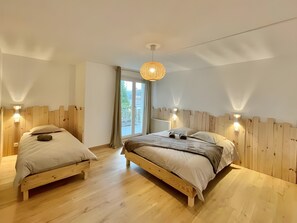 6 bedrooms, iron/ironing board, WiFi, bed sheets