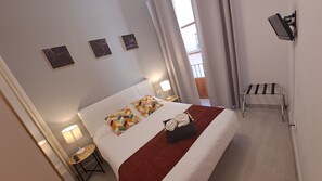 Apartment, 2 Schlafzimmer, Balkon, Stadtblick | Zimmersafe, Bügeleisen/Bügelbrett, kostenloses WLAN