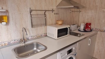 Apartment, 2 Schlafzimmer, Balkon, Stadtblick | Eigene Küche