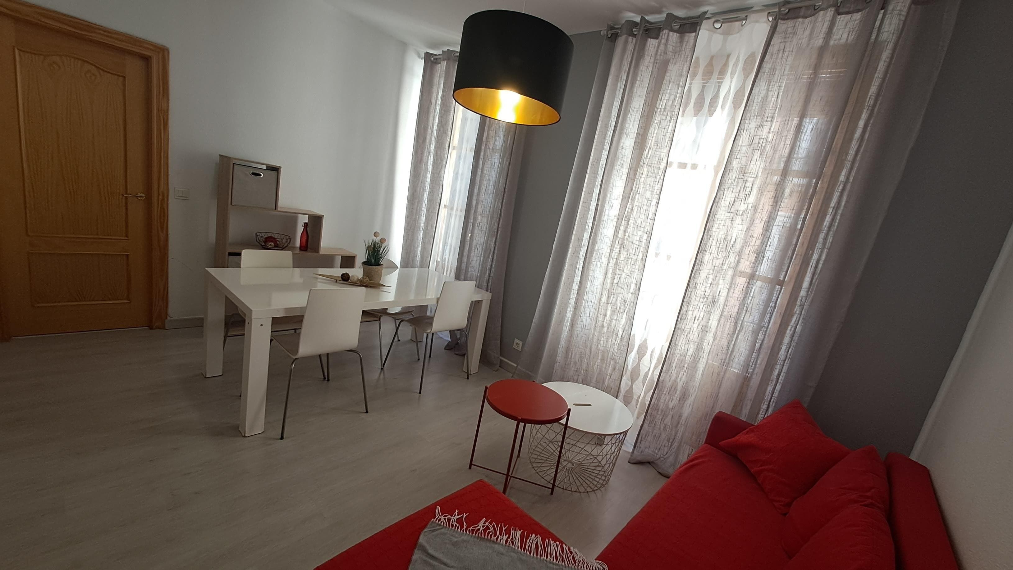 Leilighet, 2 soverom, balkong, byutsikt | Oppholdsområde