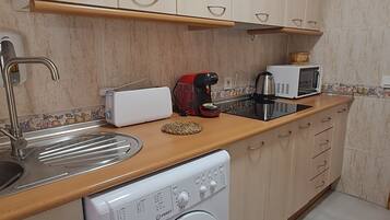 Apartment, 2 Bedrooms, Balcony, City View | Private kitchen