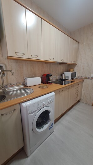 Apartment, 2 Bedrooms, Balcony, City View | Private kitchen - Nest Style Navas (Granada)