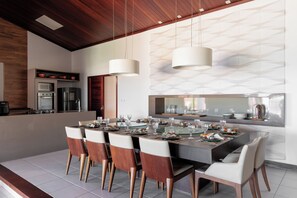 Dining - Casa Manaua: beachfront property with incredible views in Barra de São Miguel (Barra de São Miguel)