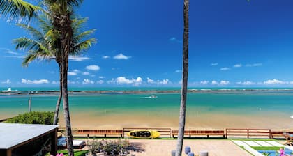 Casa Manaua: beachfront property with incredible views in Barra de São Miguel