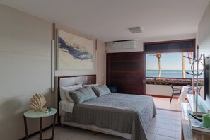 6 bedrooms, iron/ironing board, WiFi, bed sheets - Casa Manaua: beachfront property with incredible views in Barra de São Miguel (Barra de São Miguel)