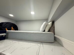 Interior - Modern Cascade 1-bedroom apartment in Port of Spain with AC (Port of Spain)