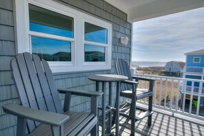 Property grounds - Inn Shore You: Ocean View Home, Private Pool, Putting Green (Oak Island)