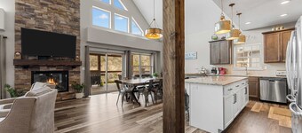 Beautiful Views! Hot Tub! Ping Pong!