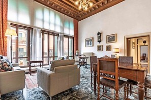 Living area - 140 SQM APARTMENT A FEW STEPS FROM THE BIENNALE (Venice)
