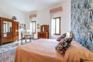 Iron/ironing board - 140 SQM APARTMENT A FEW STEPS FROM THE BIENNALE (Venice)