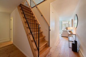 A staircase with wooden steps and black railings leading to an upper floor. - Almada 559 - Nobre Hideaway (Porto)