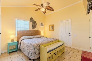 Room - Beach Cottage • Pool + Hot Tub • Sleeps 4 (Port Aransas)