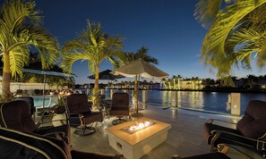 Pool - LVS Villa Coastal Hideaway Intracoastal Front Luxury, Private Dock, Heated Pool & Spa, 5-Min Walk to Beach (Fort Lauderdale)