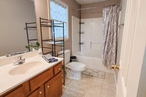 Bathroom - Judith’s Nest, Dahlonega, Entire home (Dahlonega)