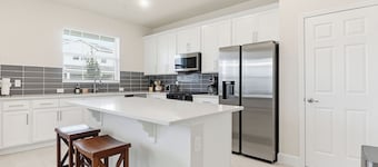Lux 4 bed Mins! To HCA & Advent & Gemini Springs