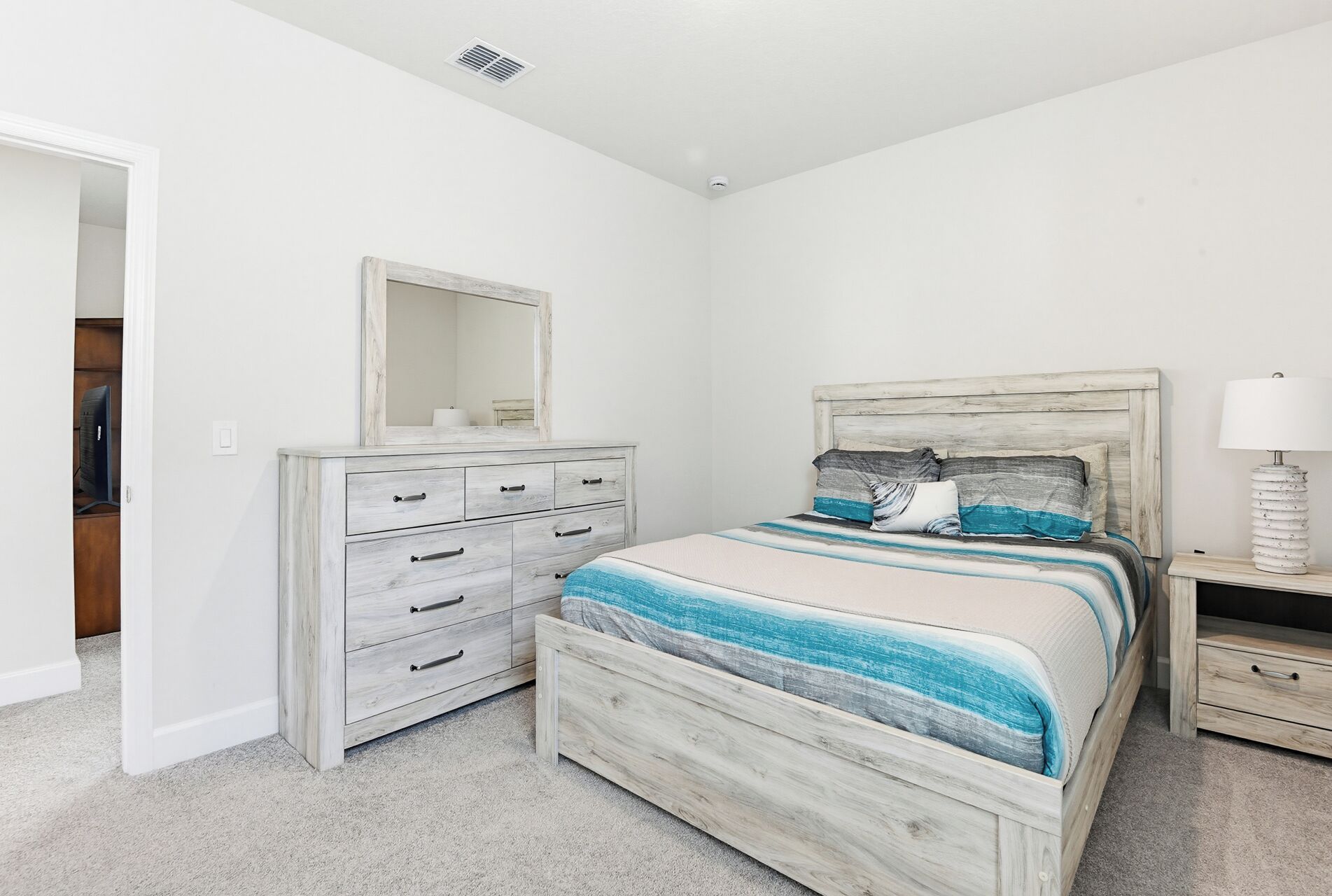 Iron/ironing board, internet, bed sheets