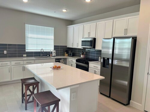 Lux 4 bed Mins! To HCA & Advent & Gemini Springs