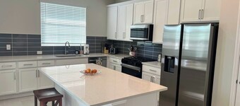 Lux 4 bed Mins! To HCA & Advent & Gemini Springs