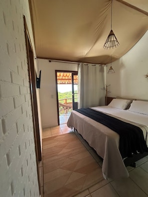 Doppelzimmer, 1 King-Bett, Meerblick | Verdunkelungsvorhänge, Bügeleisen/Bügelbrett, kostenloses WLAN