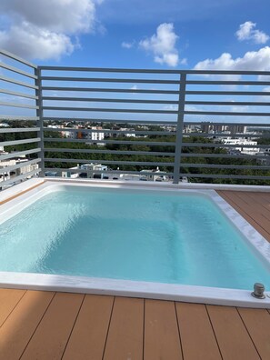 Outdoor spa tub - Apartment in Torre Altos de Aqua (Santo Domingo)