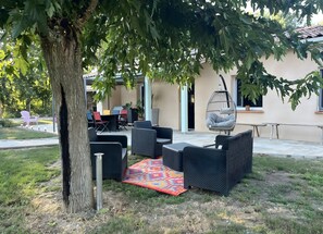 Terrace/patio - Holiday Home 'Gîte de Gabi' with Private Terrace, Wi-Fi and Air Conditioning (Pompignan)