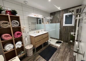 Bathroom - Holiday Home 'Gîte de Gabi' with Private Terrace, Wi-Fi and Air Conditioning (Pompignan)