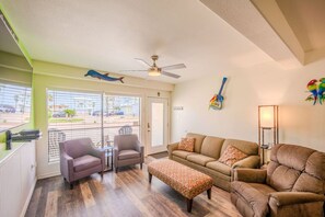 TV - Five O`Clock Somewhere (Port Aransas)