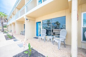 Terrace/patio - Five O`Clock Somewhere (Port Aransas)