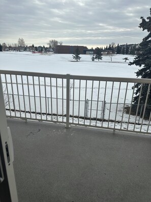 Property grounds - CozyVibe Stay - Queen Bed (Edmonton)