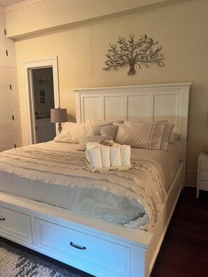 3 bedrooms, iron/ironing board, Internet, bed sheets
